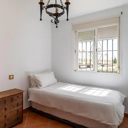 4 Bedroom Gorgeous In Holiday home *